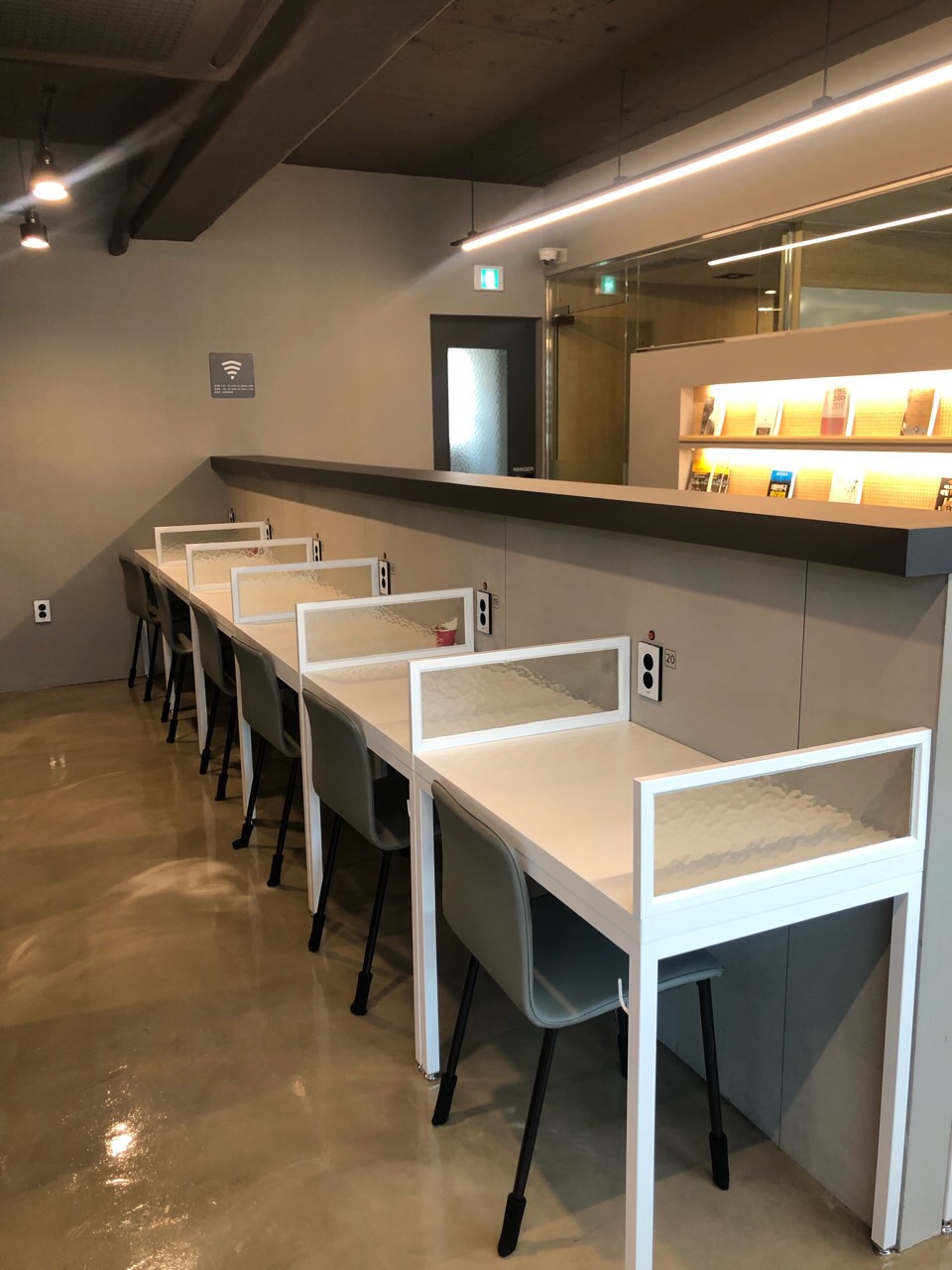 STUDY UP 스터디카페